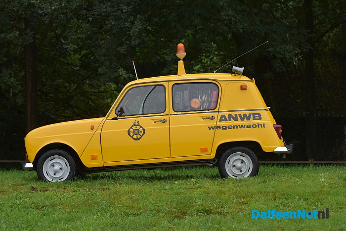 Nationale Rode Kruis Rally start vanaf Landgoed Hessum - Foto: Johan Bokma