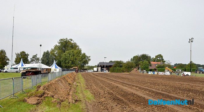 Uliefeest – trekkerslep bijna klaar voor het weekend - Foto: Johan Bokma