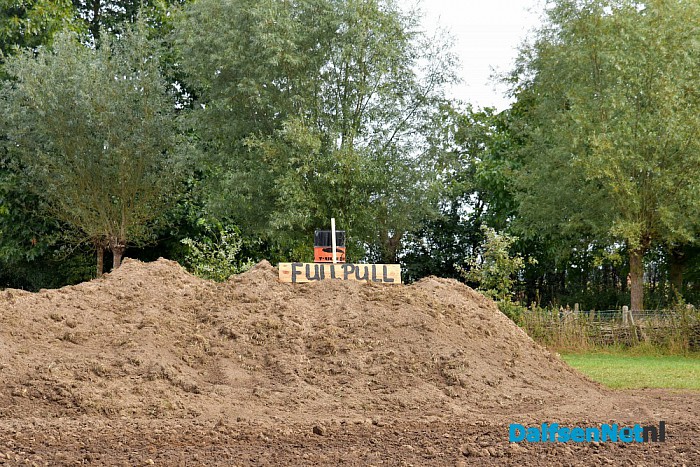 Uliefeest – trekkerslep bijna klaar voor het weekend - Foto: Johan Bokma