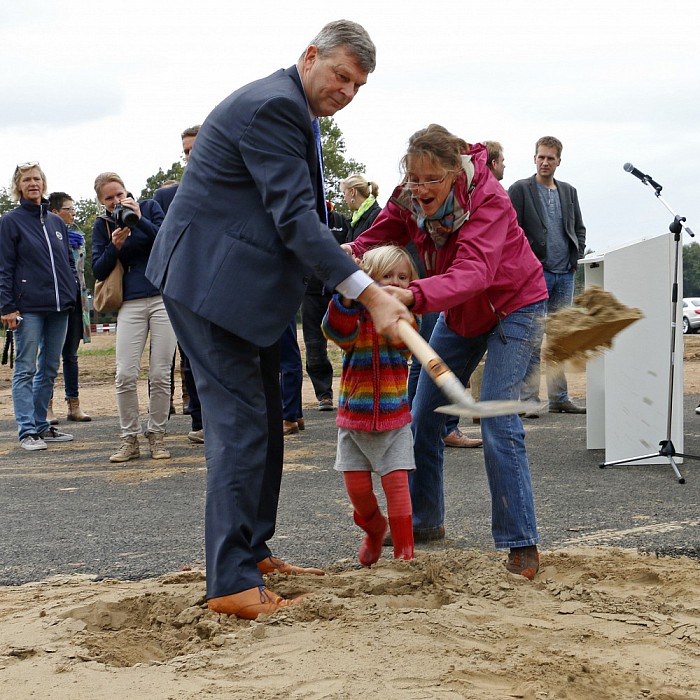 Wethouder geeft startsein bouw Oosterdalfsen - Foto: Gemeente Dalfsen