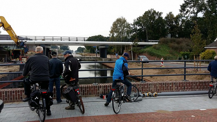 Aanleg kade Lemelerveld trekt bekijks - Foto: Ingezonden foto
