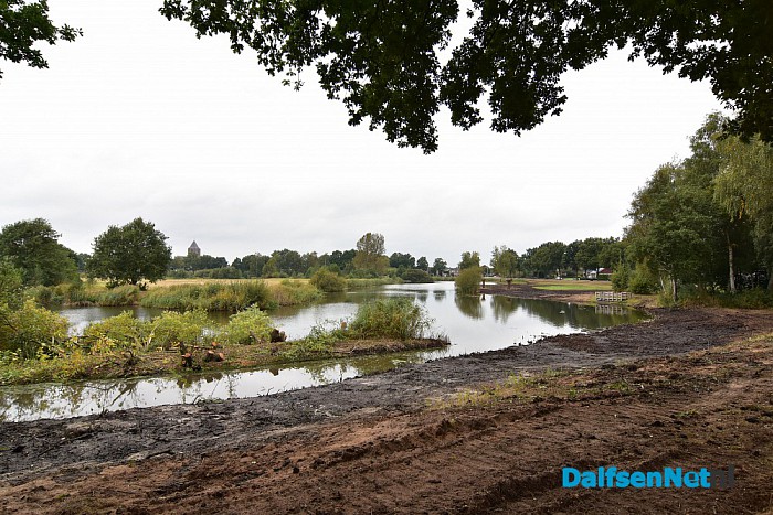 Gemeente Dalfsen doet groot onderhoud aan vijvers. - Foto: Johan Bokma