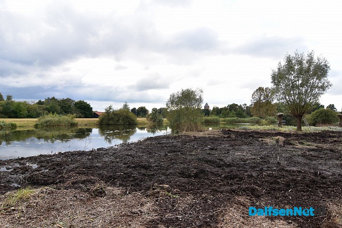 Gemeente Dalfsen doet groot onderhoud aan vijvers. - Foto: Johan Bokma