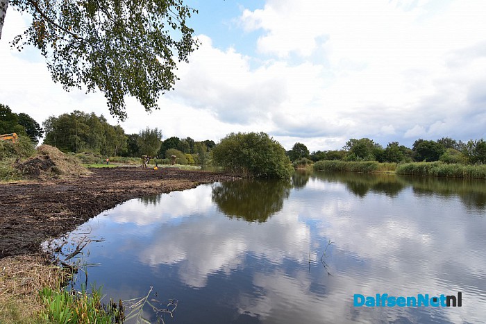 Gemeente Dalfsen doet groot onderhoud aan vijvers. - Foto: Johan Bokma
