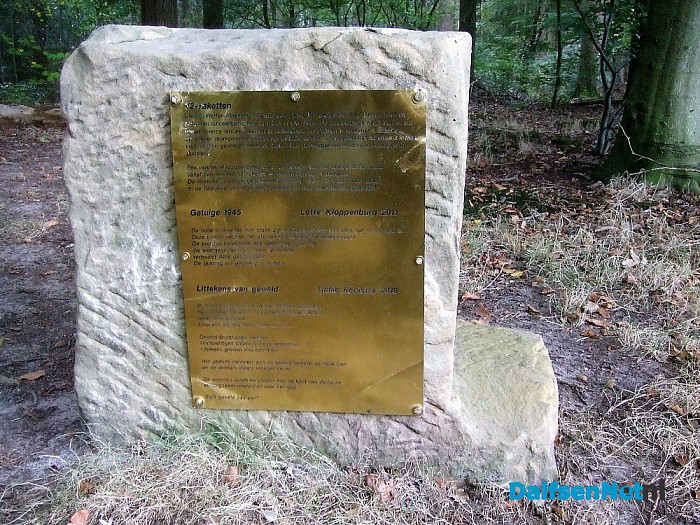 Tekstbord Mataramweg teruggevonden en hersteld - Foto: Wim