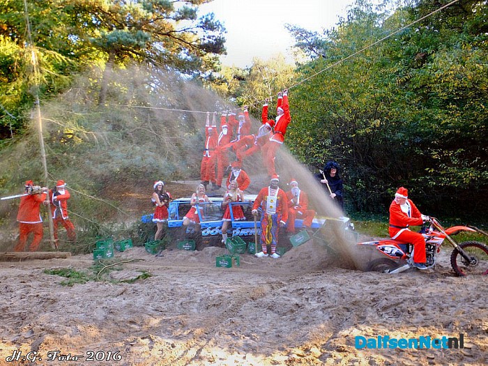 De foute kerst party al in voorbereiding. - Foto: H.G. Foto
