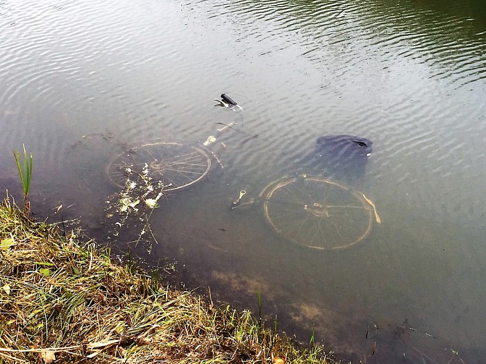 Fiets kwijt? Kijk in Emmertochtsloot - Foto: Eigen geleverde foto