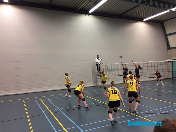 Mooie start Dames 1 - Foto: Ingezonden foto