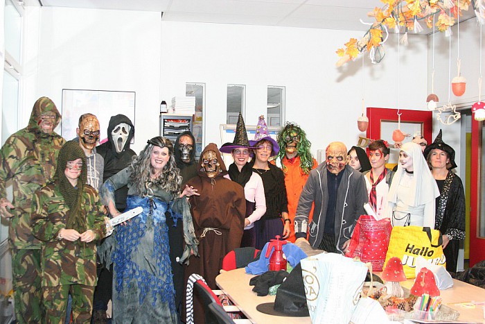 Schoolkinderen griezelen met Halloween - Foto: Eigen geleverde foto