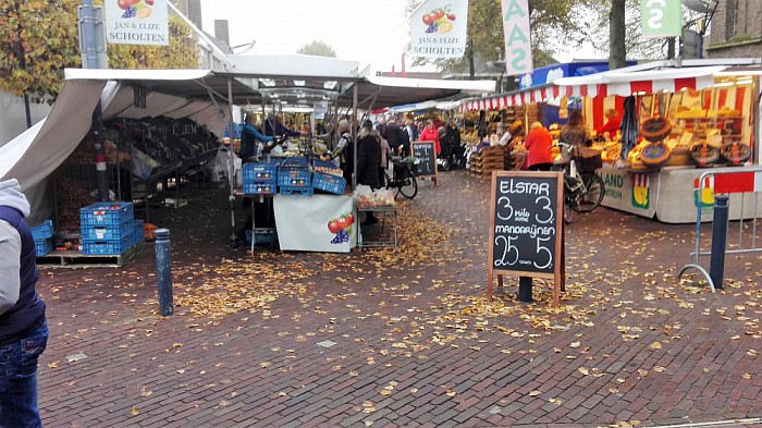 Henk op de markt - Foto: Eigen geleverde foto