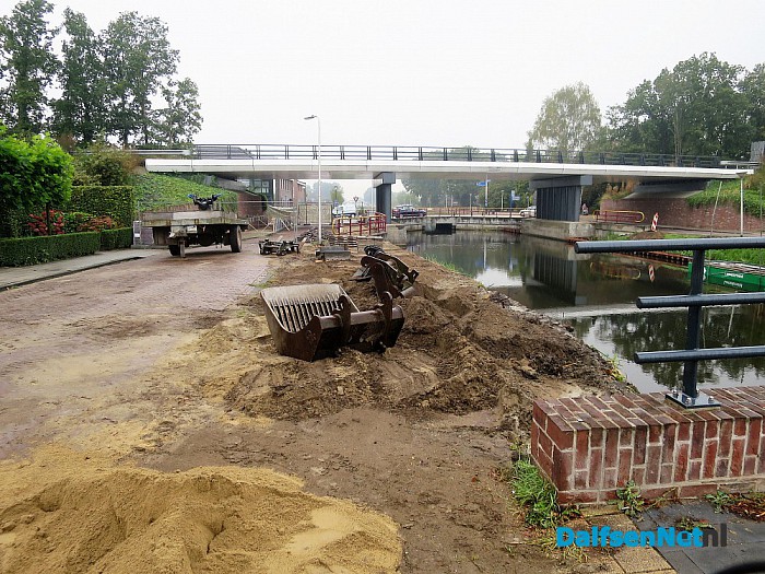 In Lemelerveld wordt hard gewerkt aan het kanaal - Foto: Wim