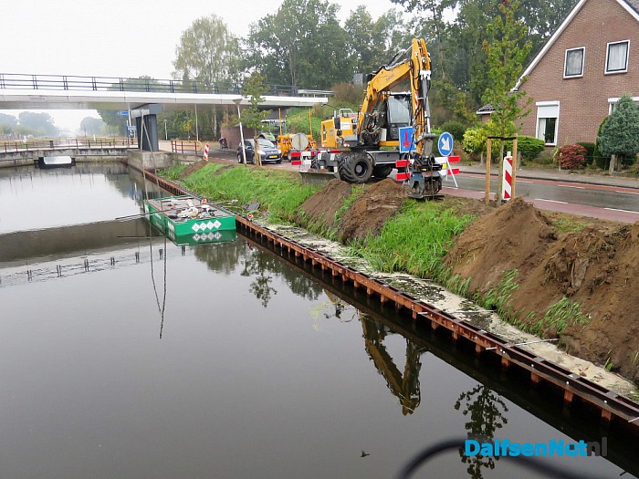 In Lemelerveld wordt hard gewerkt aan het kanaal - Foto: Wim