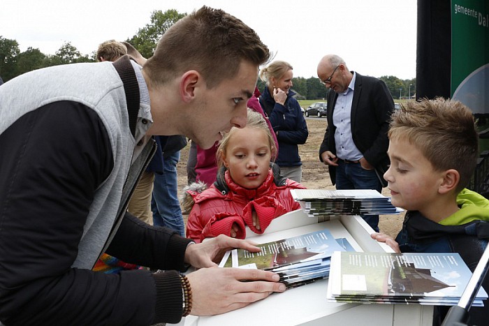 Wethouder geeft startsein bouw Oosterdalfsen - Foto: Gemeente Dalfsen