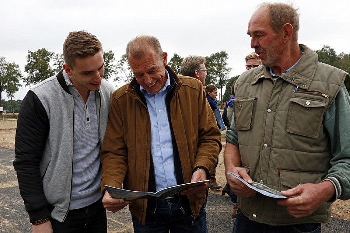Wethouder geeft startsein bouw Oosterdalfsen - Foto: Gemeente Dalfsen