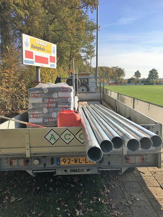 Masten voor reclame voetbal Hoonhorst - Foto: Eigen geleverde foto