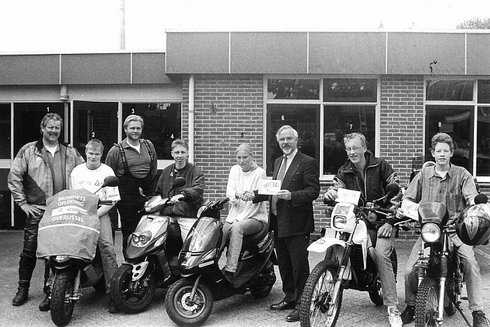 Uitreiking eerste bromfietscertificaten - Foto: Eigen geleverde foto