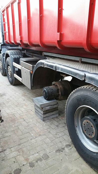 Wielen vrachtwagens gestolen - Foto: Politie Dalfsen