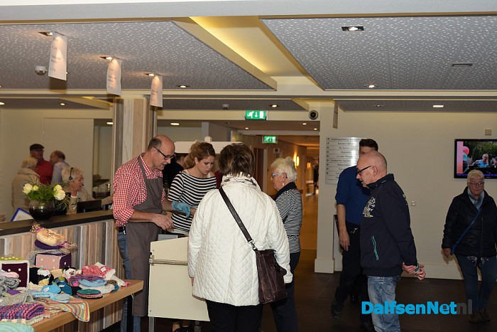 Goed bezochte Bazaar Woonzorgcentrum Rosengaerde - Foto: Johan Bokma