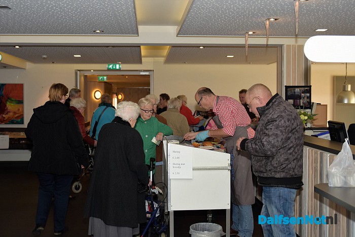 Goed bezochte Bazaar Woonzorgcentrum Rosengaerde - Foto: Johan Bokma
