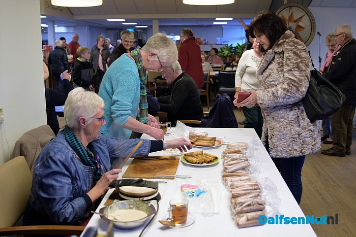 Goed bezochte Bazaar Woonzorgcentrum Rosengaerde - Foto: Johan Bokma