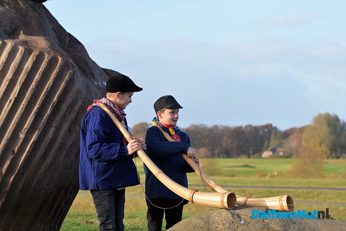 Het Kerstfeest aangekondigd door de Midwinterhoornbloasgroep Dals’n - Foto: Johan Bokma