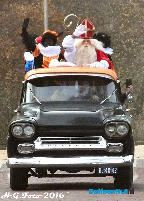 De Sint nu ook in Oudleusen. - Foto: H.G. Foto
