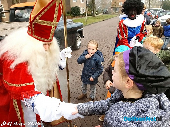 De Sint nu ook in Oudleusen. - Foto: H.G. Foto
