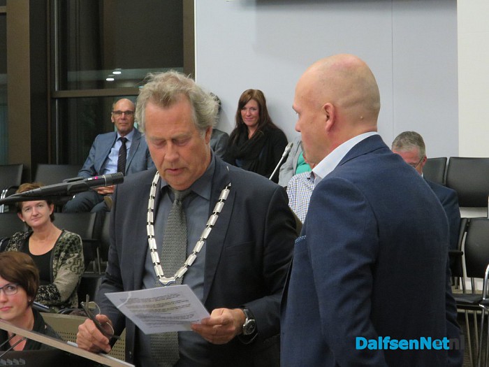 G.J.Veldhuis is gisteravond in de raad benoemd - Foto: Wim