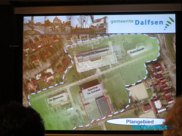 Gemeentebestuur bij Plaatselijk Belang (deel 1) - Foto: Wim