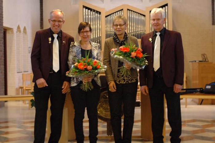 Huldiging jubilarissen - Foto: Eigen geleverde foto