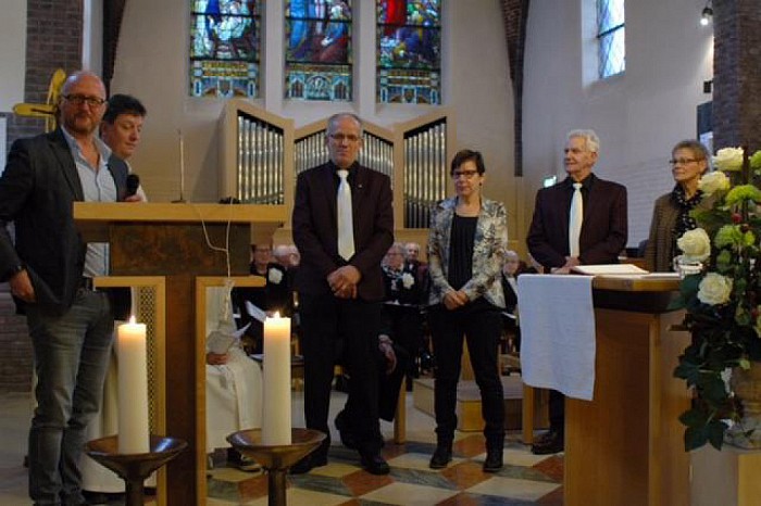 Huldiging jubilarissen - Foto: Eigen geleverde foto