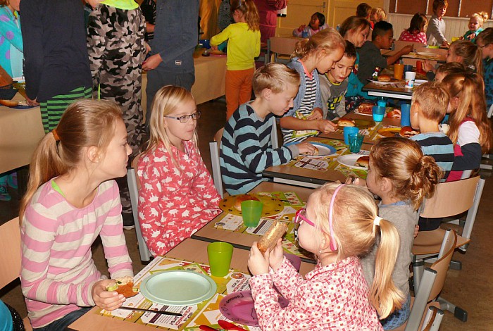 Geslaagd Nationaal Schoolontbijt op CBS Sjaloom - Foto: Eigen geleverde foto