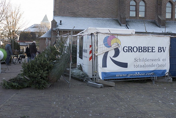 Kerstboomverkoop bij R.K. Kerk Dalfsen - Foto: Geert Bistervels