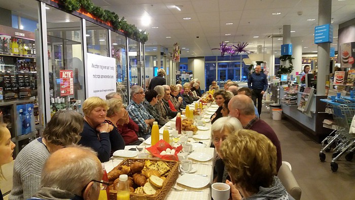 Kerstontbijt buren AH - Foto: Ingezonden foto