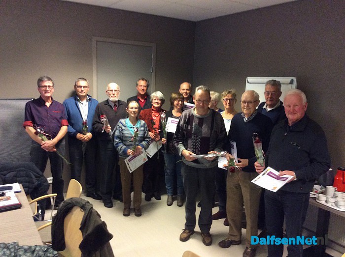 Burgemeester Noten reikt certificaten DigiD-cursus uit - Foto: Ingezonden foto