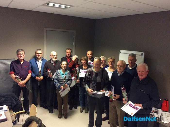 Burgemeester Noten reikt certificaten DigiD-cursus uit - Foto: Ingezonden foto