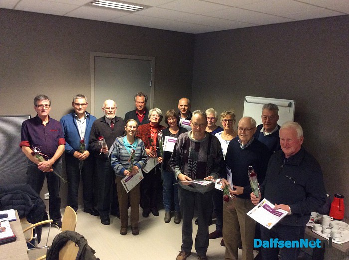 Burgemeester Noten reikt certificaten DigiD-cursus uit - Foto: Ingezonden foto