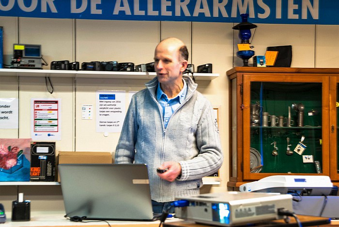 Voorzitter neemt afscheid Dorcas Winkel - Foto: Eigen geleverde foto