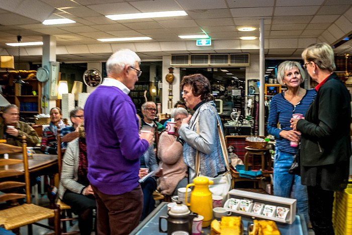 Voorzitter neemt afscheid Dorcas Winkel - Foto: Eigen geleverde foto