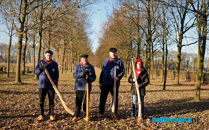 Midwinterhoorn blazers bij huize den Berg - Foto: Johan Bokma