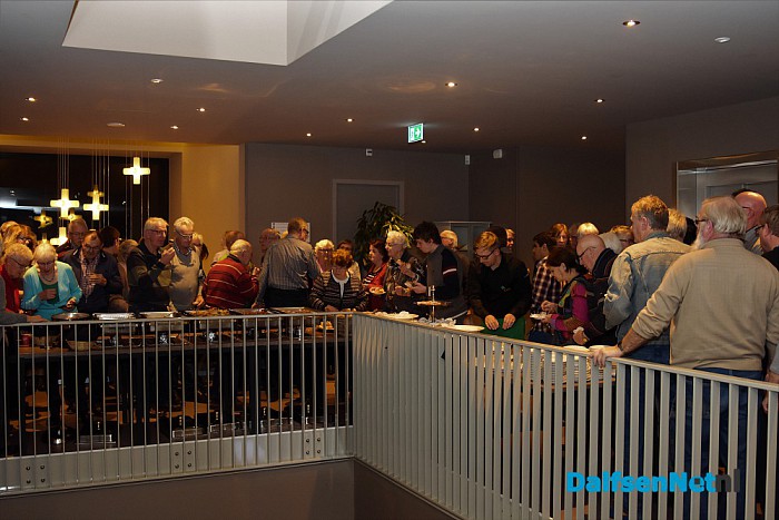 De rode loper was uitgerold voor de vele vrijwilligers….. - Foto: Johan Bokma
