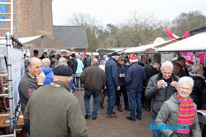 Kerstmarkt goed bezocht op Hoonhorst - Foto: Johan Bokma