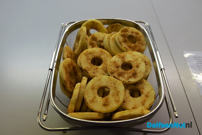 Vanaf morgen oliebollen en appelflappen te koop - Foto: Johan Bokma
