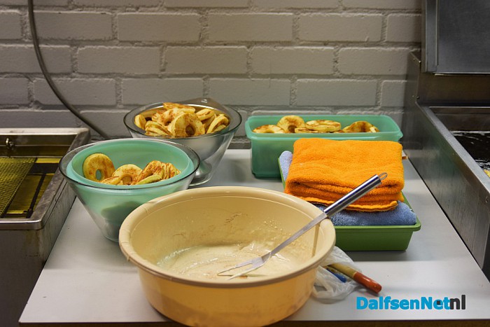 Vanaf morgen oliebollen en appelflappen te koop - Foto: Johan Bokma
