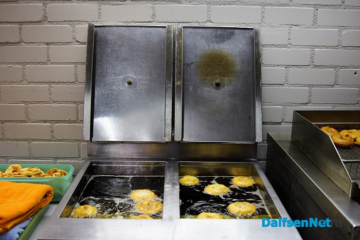 Vanaf morgen oliebollen en appelflappen te koop - Foto: Johan Bokma