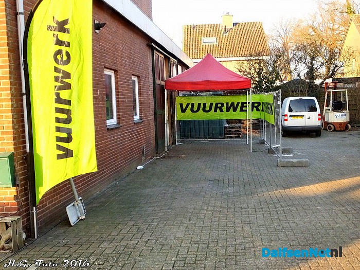 Weco vuurwerk doet goede zaken. - Foto: H.G. Foto