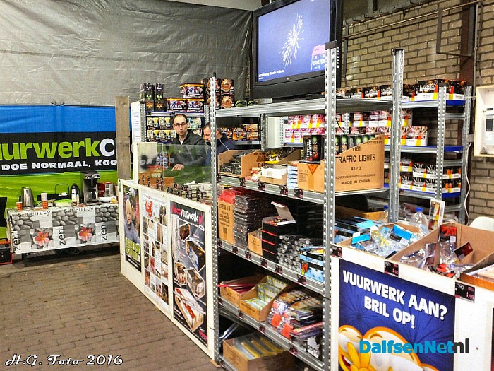 Weco vuurwerk doet goede zaken. - Foto: H.G. Foto