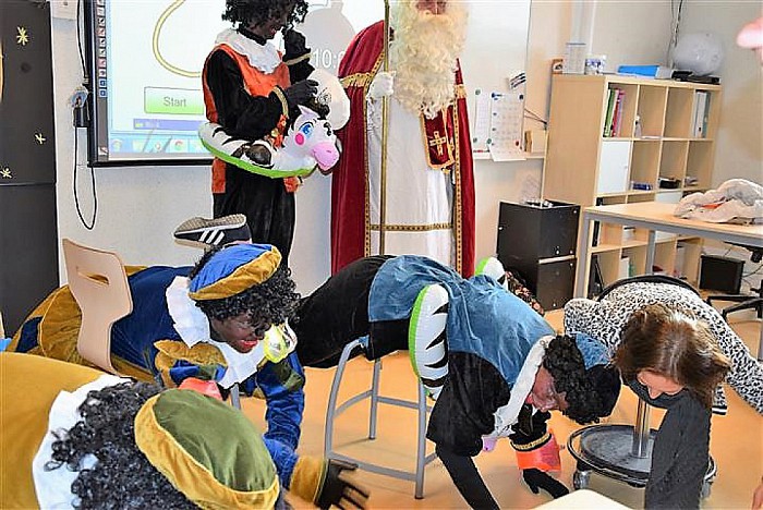 Pieten met zwembandjes - Foto: Eigen geleverde foto