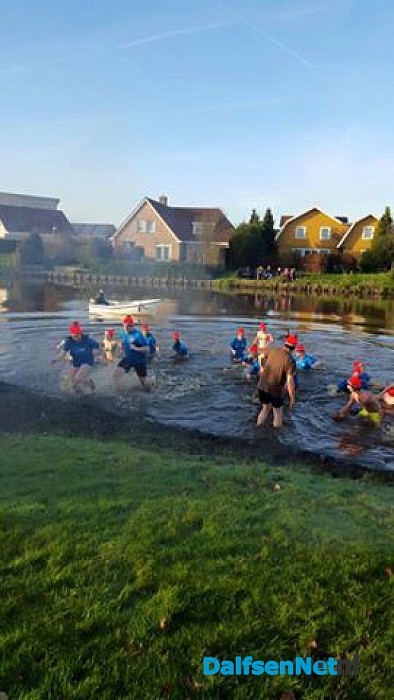 Nieuwjaarsduik voor Medgidia - Foto: Ingezonden foto