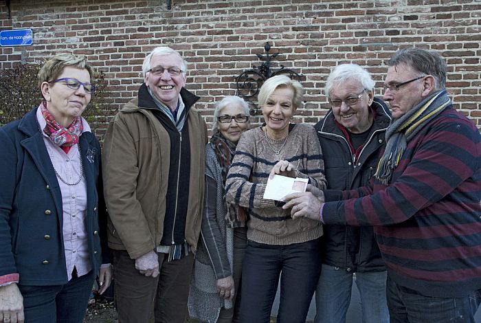 Al weer de eerste gift voor het hospice - Foto: Geert Bistervels